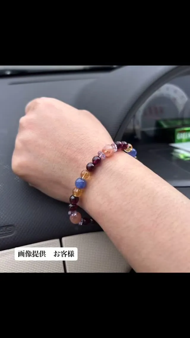お友達のプレゼントにブレスレットをお作りになられたお客様から...
