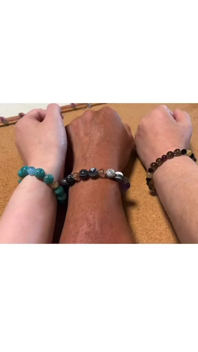 親子でブレスレットをお作りいただきました。