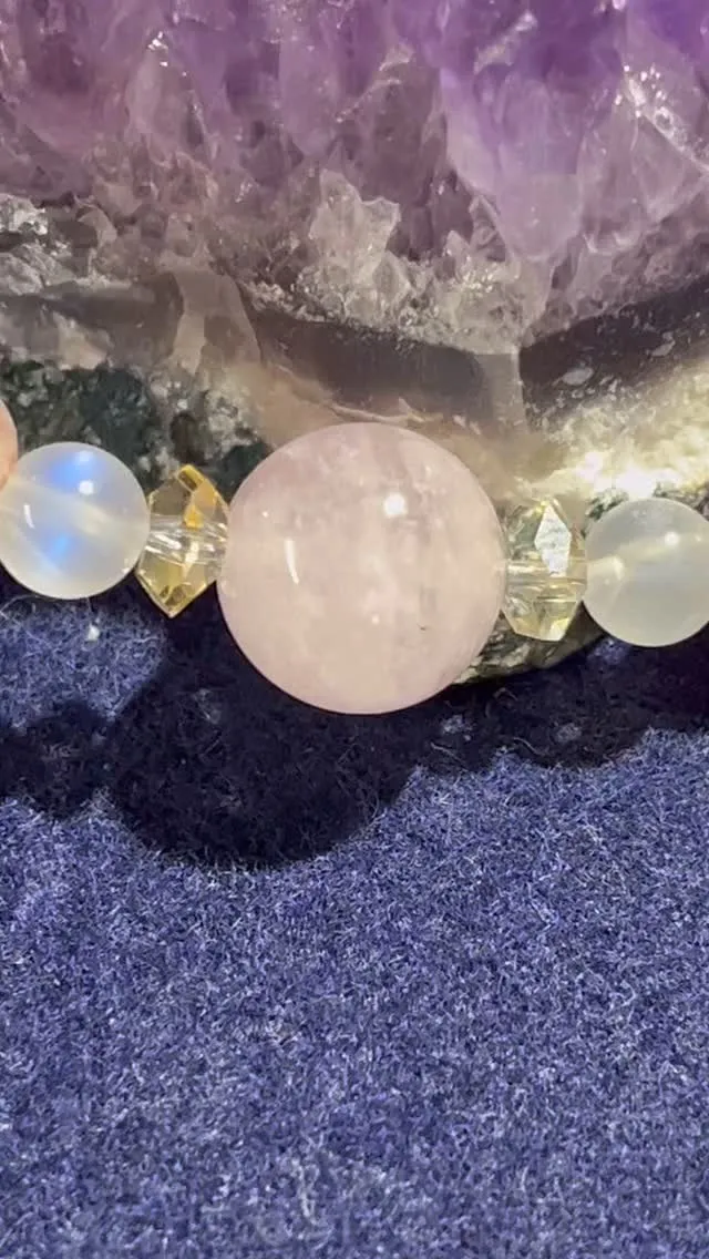 恋愛運、人気運高めたい方におススメアイテムがございます