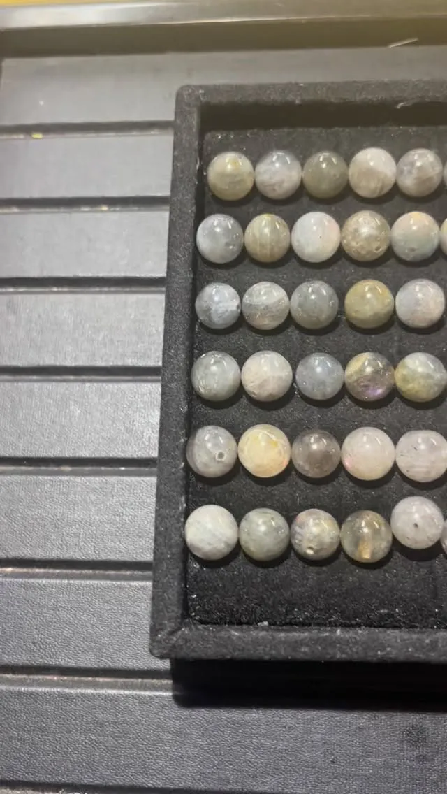 ラブラドライト選別大会😁