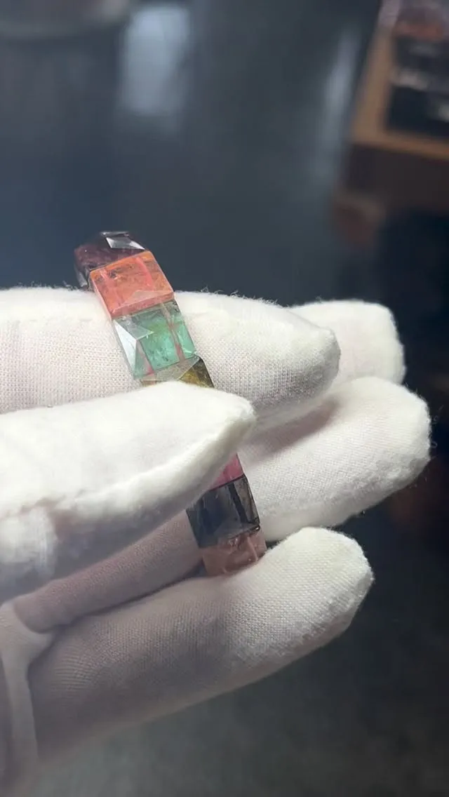 トルマリンは色合いがカラフルでとても綺麗ですね😊